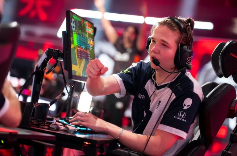 Competing with the Pros: Strategies for Amateur Esports Players