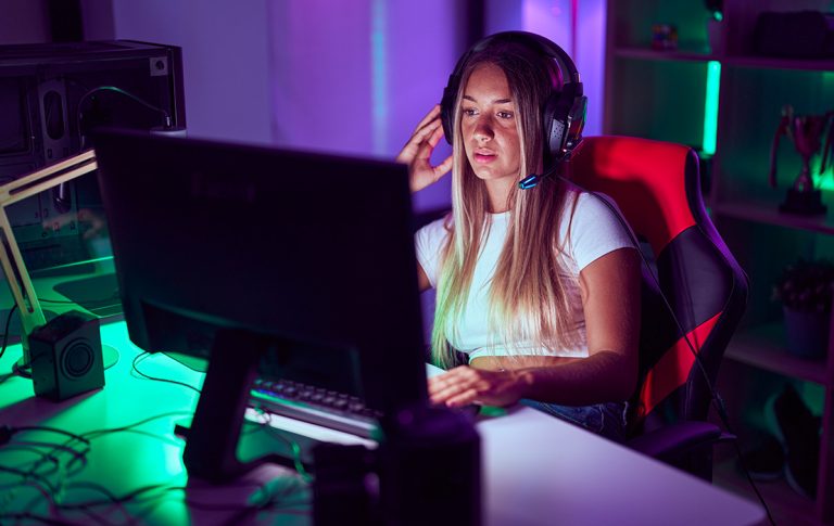 Earning Through Esports: Turning Competitive Gaming into Cash