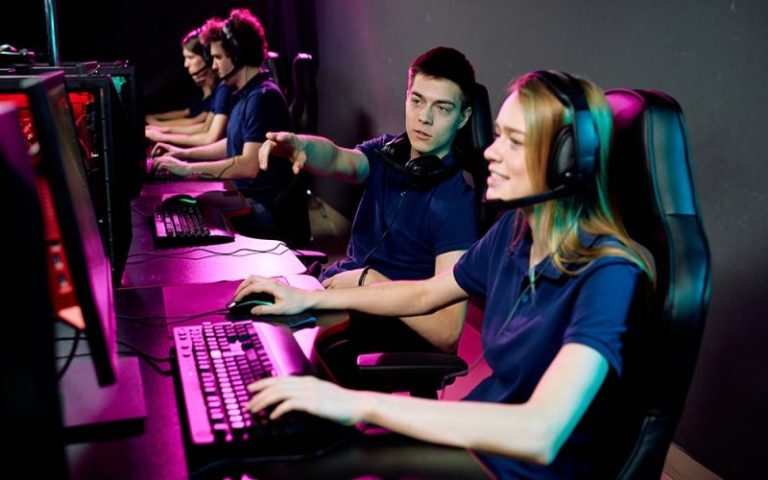 The Evolution of Online Gaming and Esports