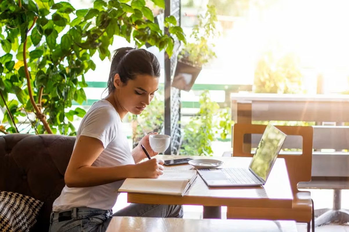 Wellness in the Digital Era: Finding Balance Between Online Entertainment and Healthy Living