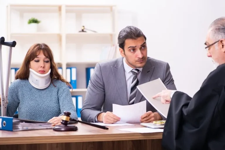 How Hiring a Personal Injury Trial Attorney Can Maximize Your Settlement