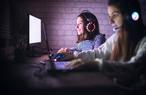 Why Online Gaming Is Becoming the Default Digital Hangout